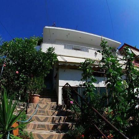 Rafail'S Apartment Sarandë Eksteriør bilde