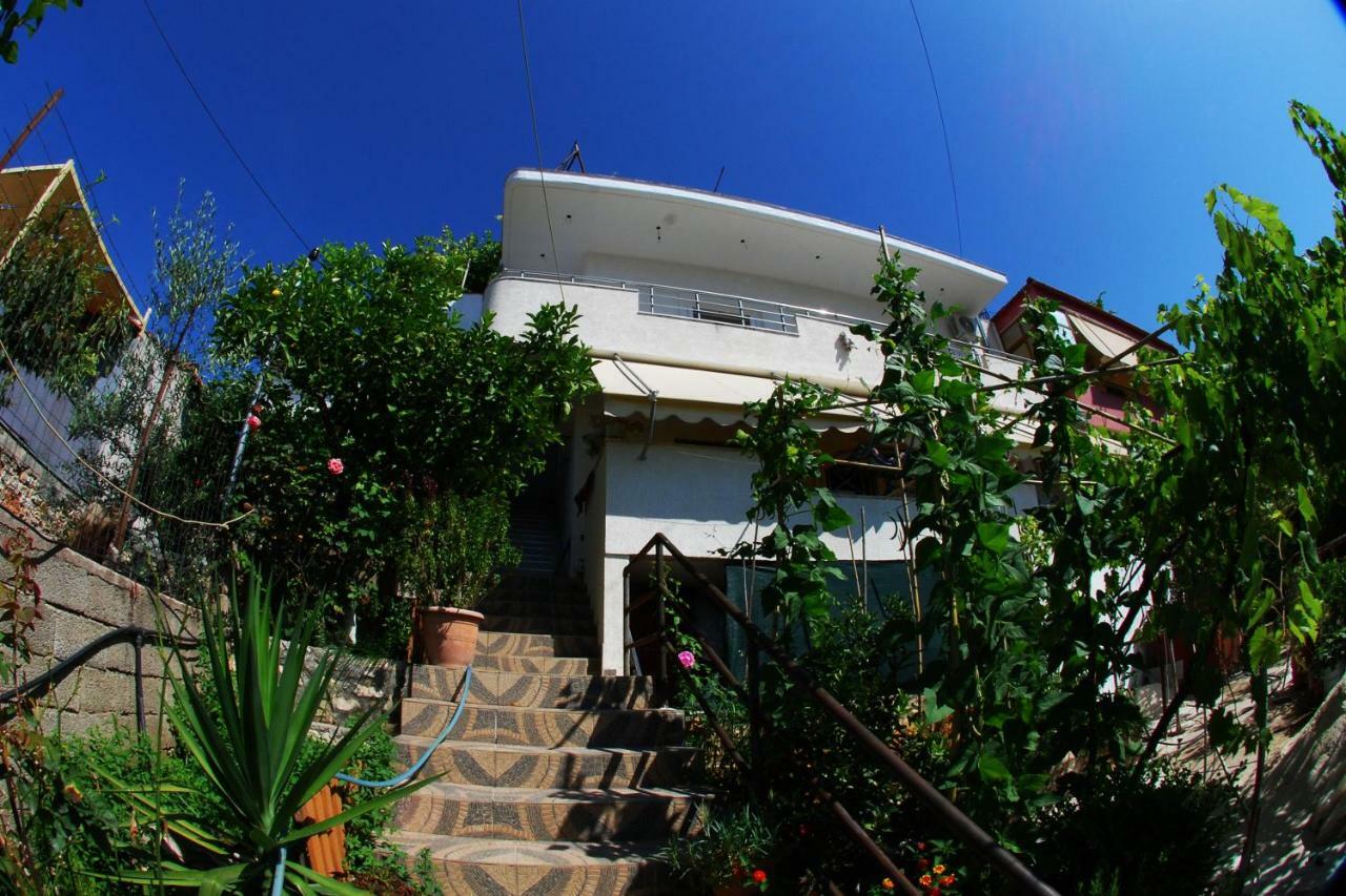 Rafail'S Apartment Sarandë Eksteriør bilde