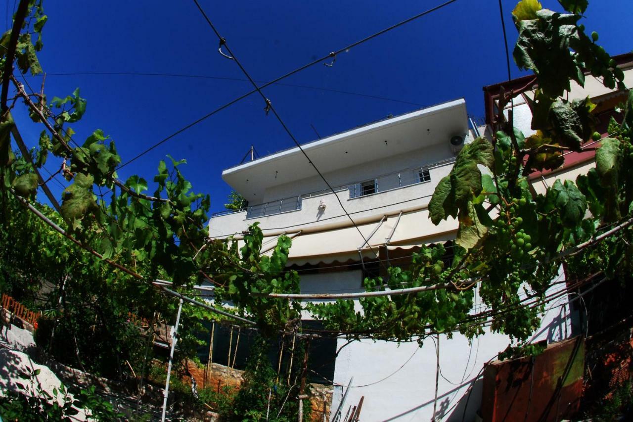 Rafail'S Apartment Sarandë Eksteriør bilde